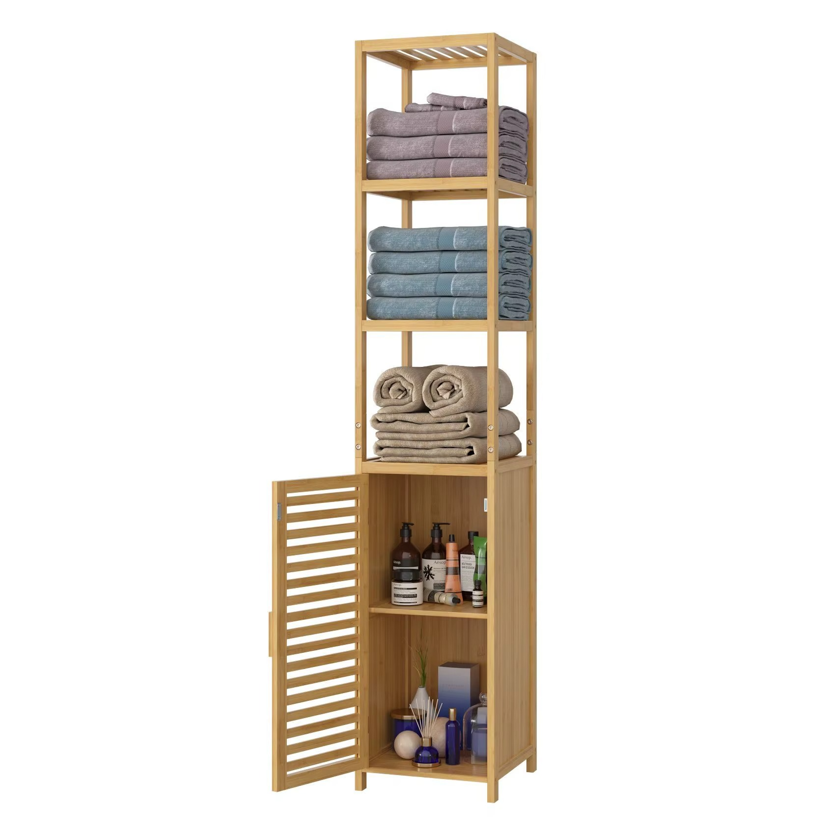 Armoire de toilette en bois avec des objets dessus sur fond blanc