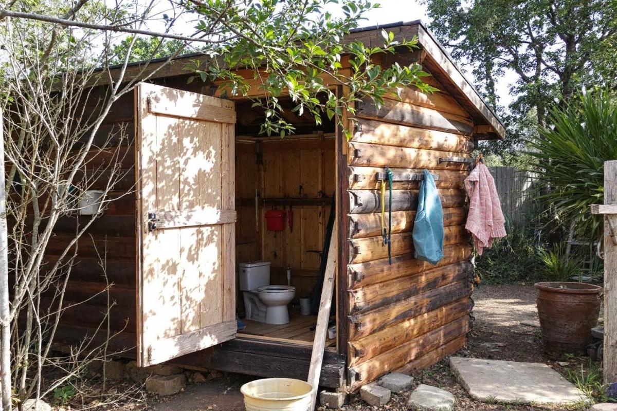 Fabriquer des toilettes sèches : guide de construction étape par étape