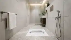Salle de bain contemporaine blanche avec douche italienne